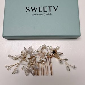 Gold/White Pearl Hair Clip